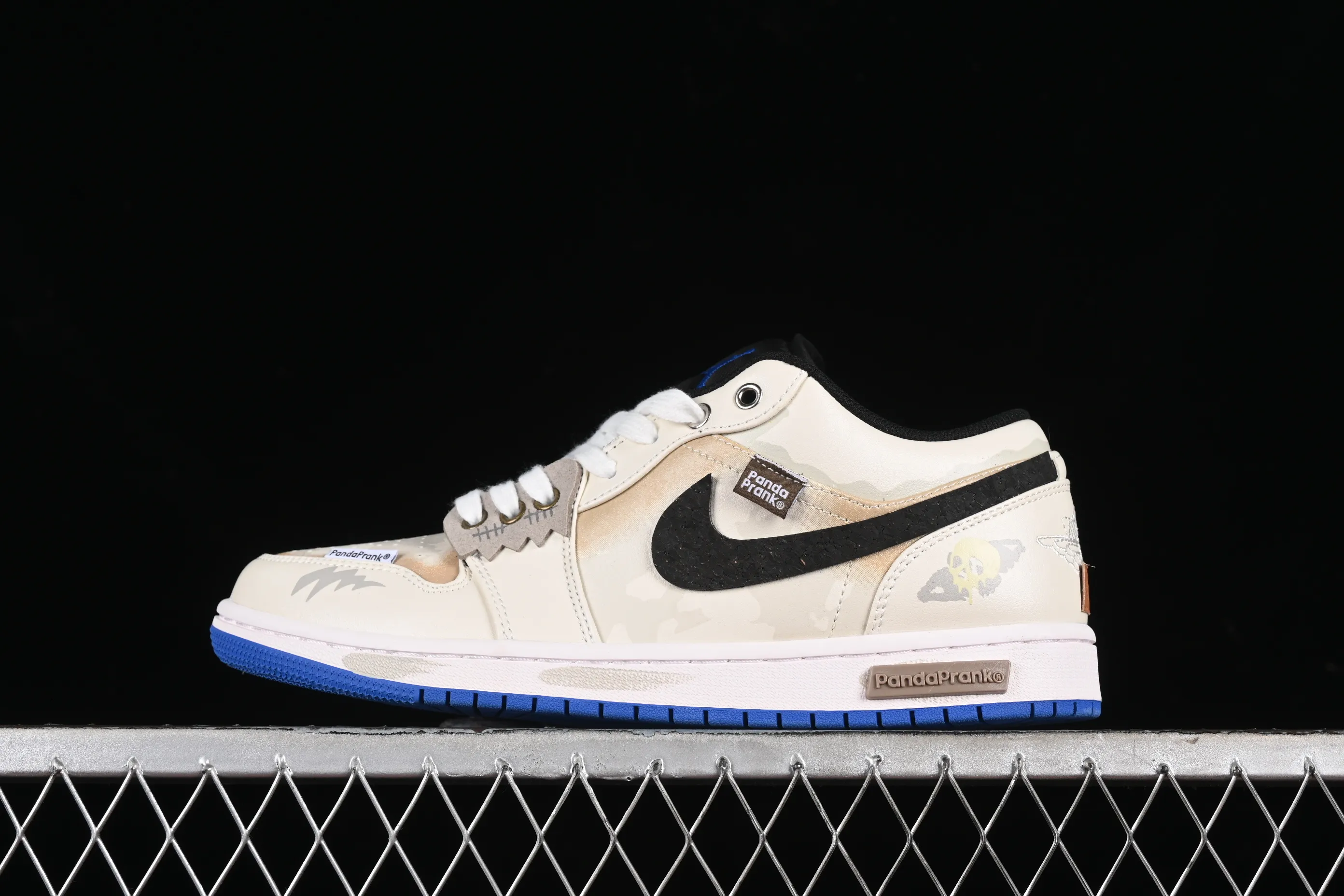 All categories Air Jordan Jordan series basketball shoes Air Jordan 1 Low High-end customization Low-top sneakers Air Jordan 1 Low AJ1 Joe 1 Panda Prank Pioneer Knight-No Man's Land Low-top retro basketball shoes 553560-140